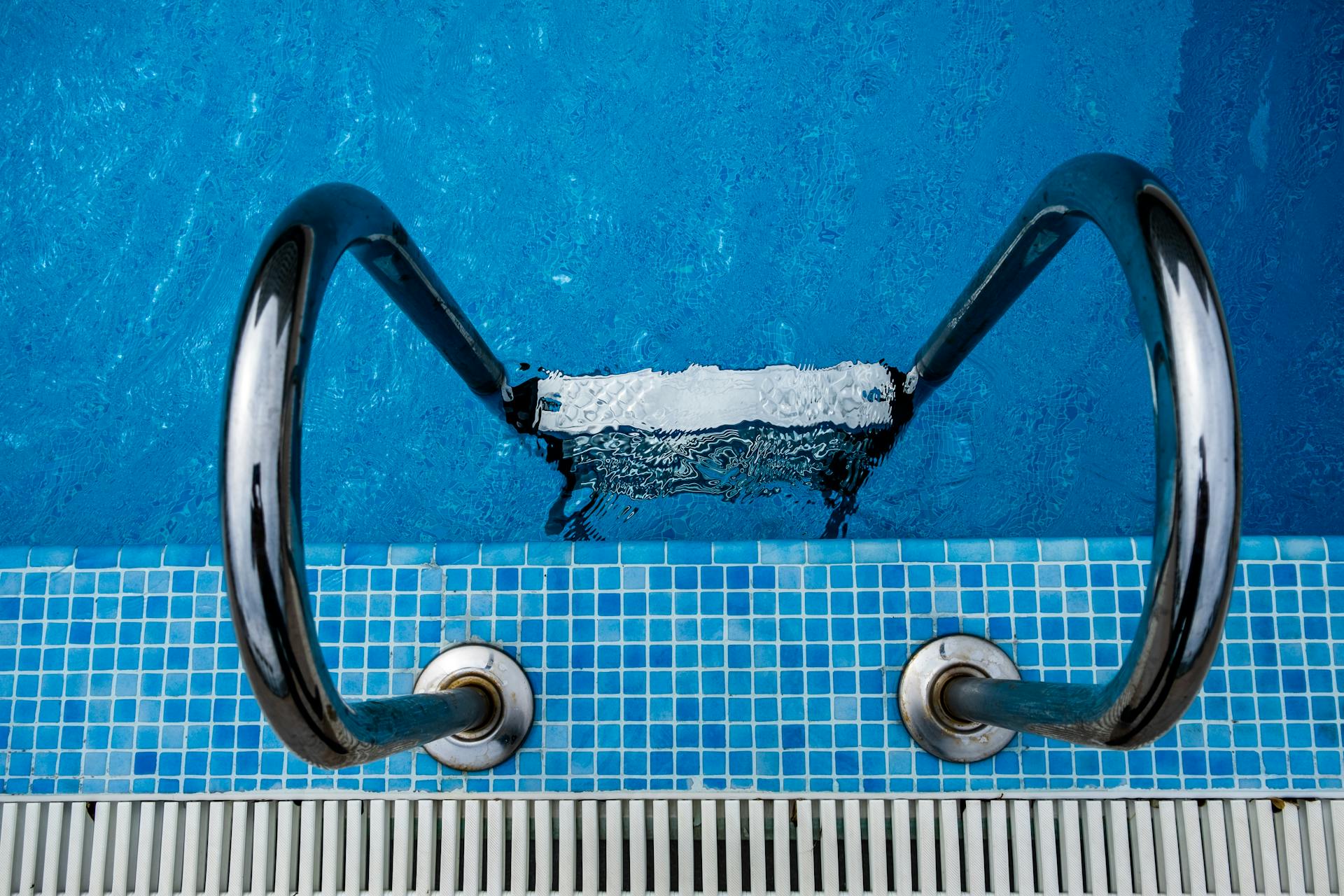 Pool Tile Repair